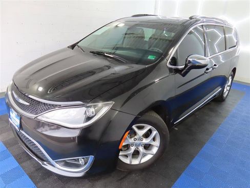 Used 2020 Chrysler Pacifica Limited image 4