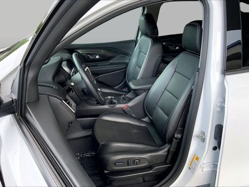Used 2023 GMC Terrain SLT w/ Tech Package FWD image 8