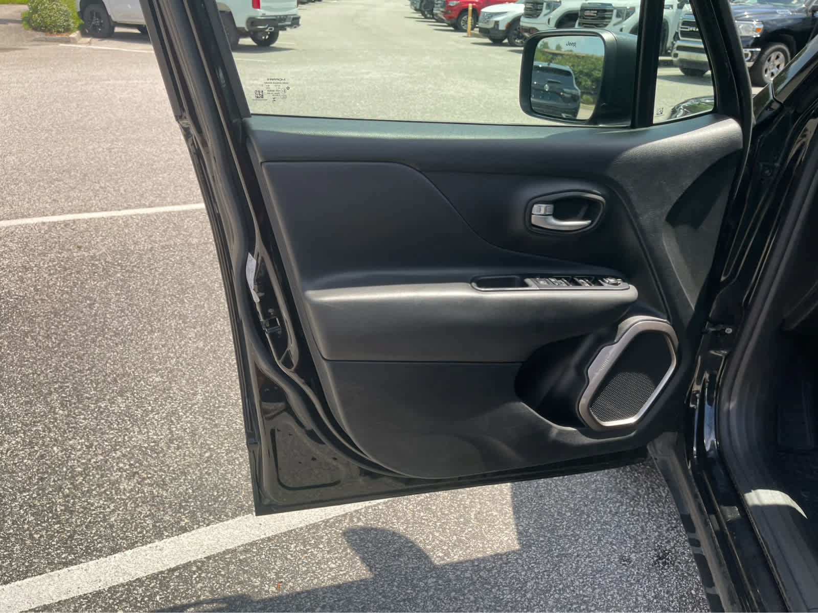 Used 2023 Jeep Renegade Latitude AWD/4WD image 10