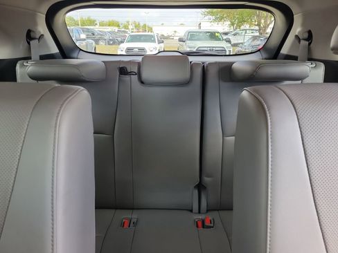 Used 2023 Toyota Highlander Limited image 11