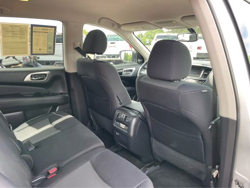 Used 2019 Nissan Pathfinder SV AWD/4WD image 25