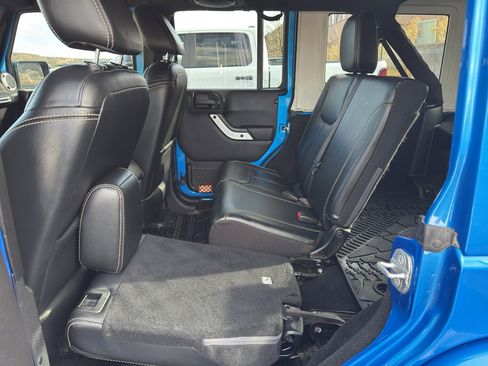 Used 2014 Jeep Wrangler Unlimited Sahara image 15