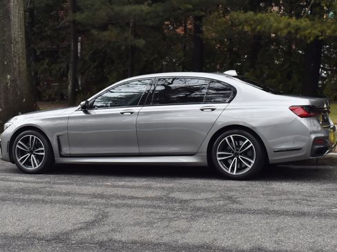 Used 2021 BMW 750i xDrive w/ Executive Package image 5