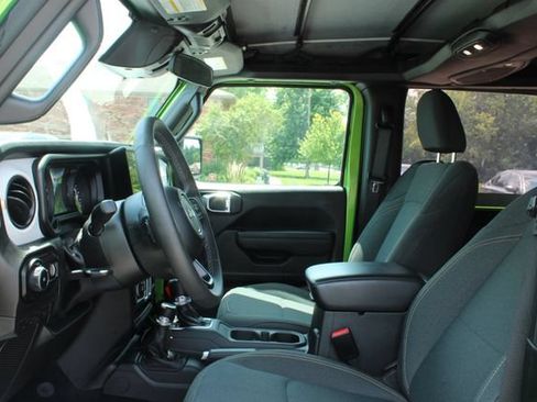 Used 2025 Jeep Wrangler Sport AWD/4WD image 11