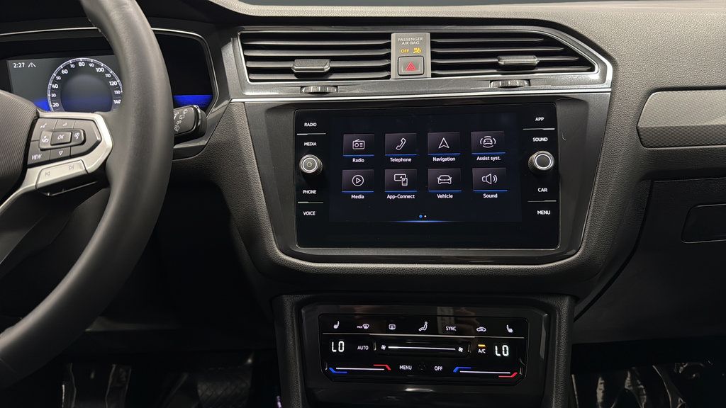 Used 2022 Volkswagen Tiguan SE w/ Panoramic Sunroof Package AWD/4WD image 13