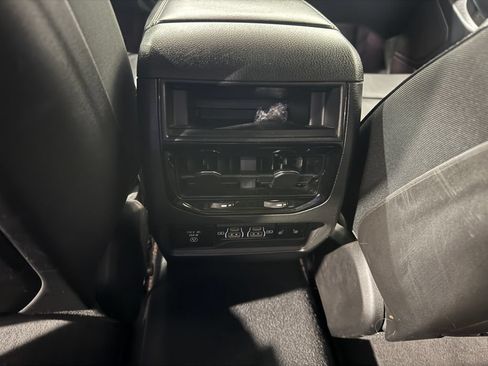 Used 2024 Jeep Grand Cherokee Limited w/ Luxury Tech Group II AWD/4WD image 39