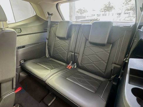 Used 2024 Volkswagen Atlas SE AWD/4WD image 26