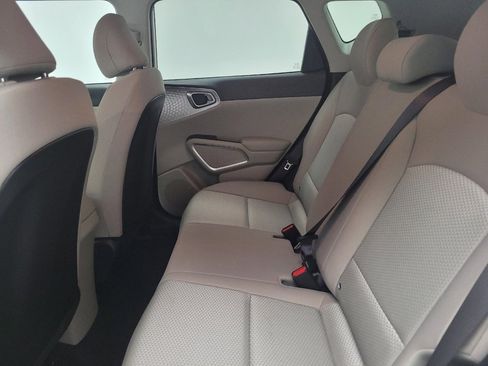 Used 2025 Kia Soul LX w/ LX Technology Package image 18