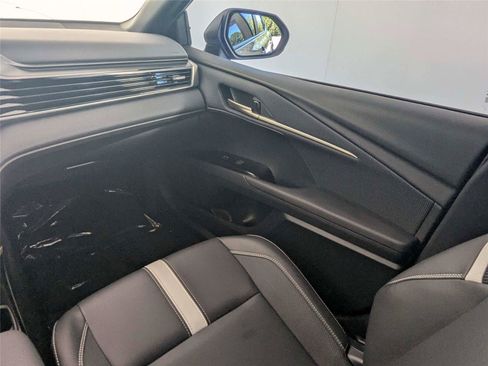 Used 2025 Toyota Camry SE FWD image 38