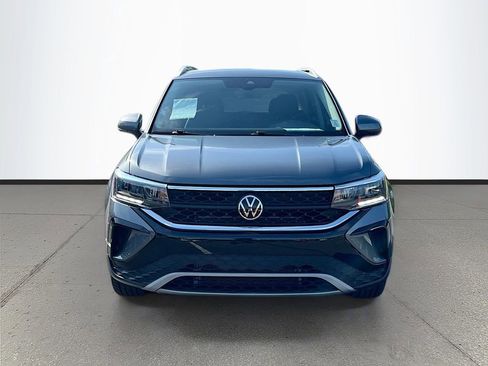 Used 2022 Volkswagen Taos SE image 2