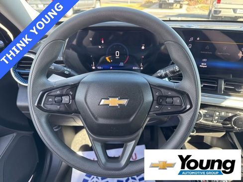 Used 2025 Chevrolet Trax LT image 14