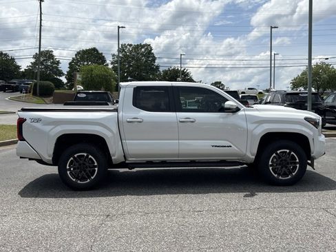 Used 2024 Toyota Tacoma TRD Sport w/ TRD Sport Upgrade Package RWD image 4