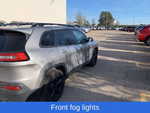 Used 2016 Jeep Cherokee Latitude w/ Comfort/Convenience Group AWD/4WD image 4