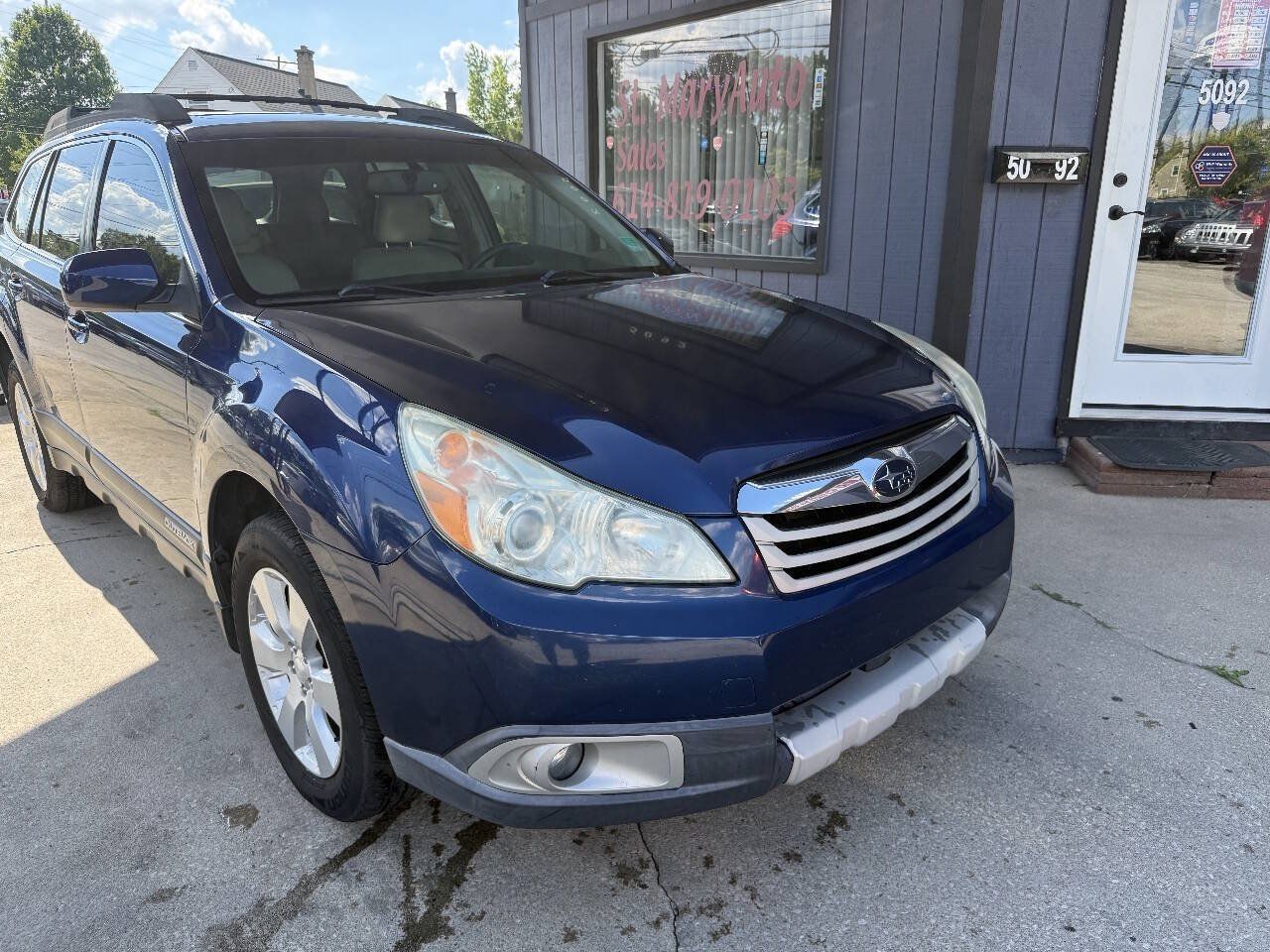 Used 2011 Subaru Outback 2.5i Limited w/ PWR Moonroof Pkg AWD/4WD image 1