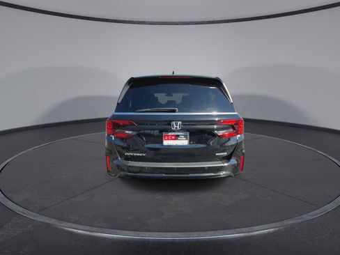 New 2026 Honda Odyssey Touring image 7