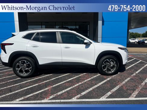 New 2026 Chevrolet Trax LT w/ LT Convenience Package FWD image 4