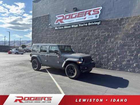 Used 2023 Jeep Wrangler Unlimited Sahara AWD/4WD image 1