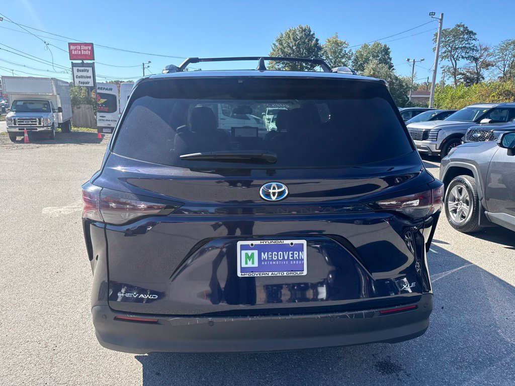 Used 2025 Toyota Sienna XLE w/ XLE Plus Package AWD/4WD image 7