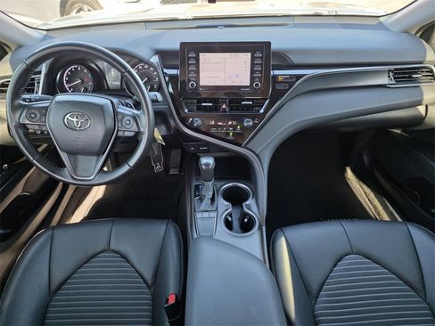Used 2022 Toyota Camry SE image 11
