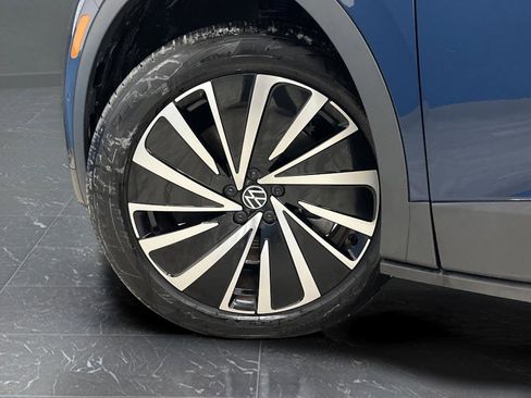Used 2023 Volkswagen ID.4 Pro S Plus image 37
