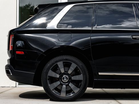 Certified 2023 Rolls-Royce Cullinan image 7