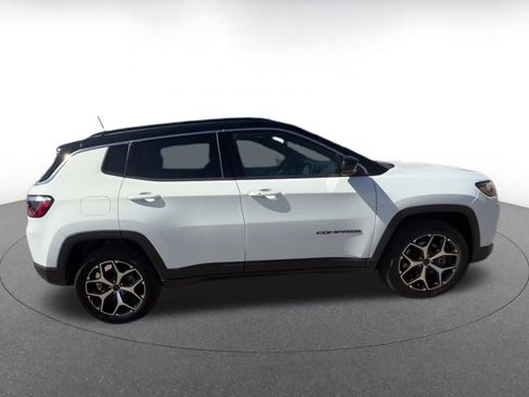 Used 2025 Jeep Compass Limited image 16