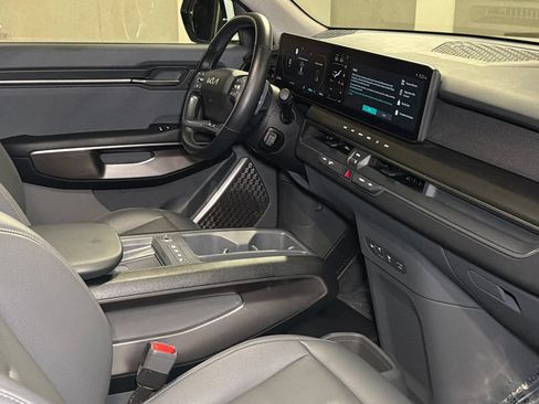 Certified 2024 Kia EV9 Wind AWD/4WD image 17