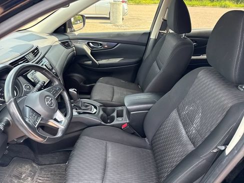 Certified 2019 Nissan Rogue SV w/ Sun & Sound Touring Package FWD image 10