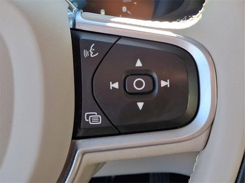 Used 2022 Volvo S60 B5 Momentum w/ Premium Package image 21