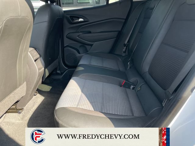Used 2025 Chevrolet Trax LT FWD image 24