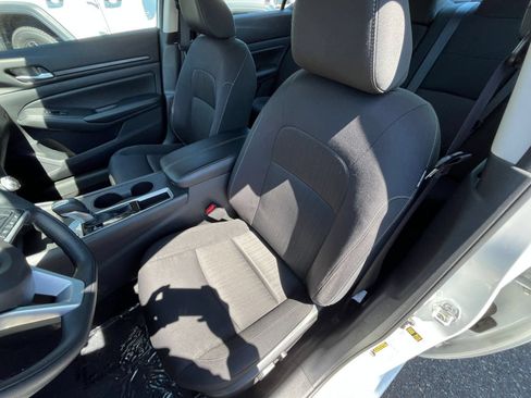 Used 2025 Nissan Altima 2.5 SV FWD image 37