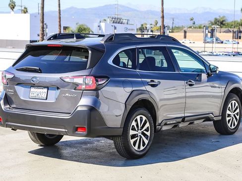 Used 2025 Subaru Outback Premium image 9