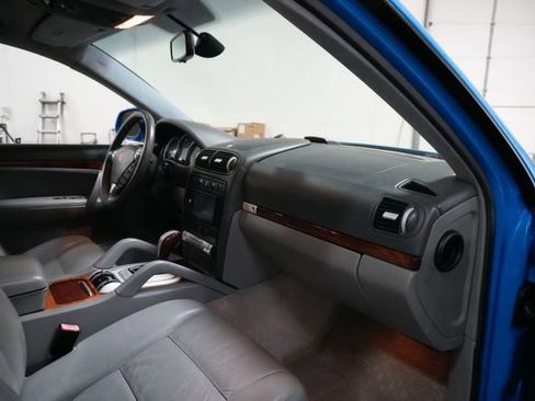 Used 2006 Porsche Cayenne Turbo S AWD/4WD image 24