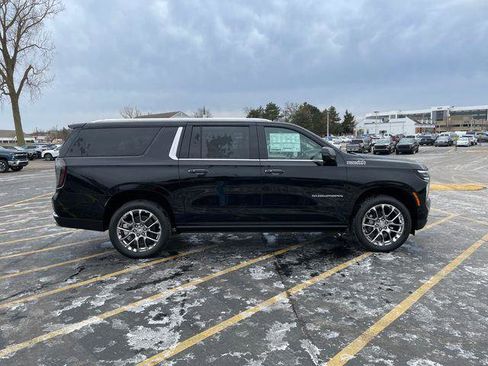 New 2026 Chevrolet Suburban High Country image 6