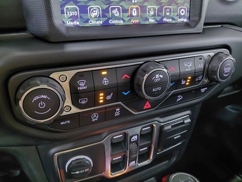 Certified 2019 Jeep Wrangler Unlimited Sahara image 38