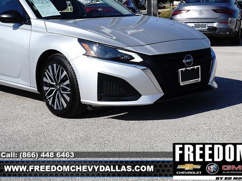 Used 2024 Nissan Altima 2.5 SV FWD image 40