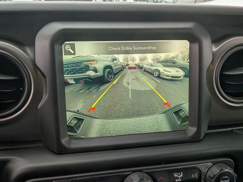 Used 2022 Jeep Gladiator Sport image 29