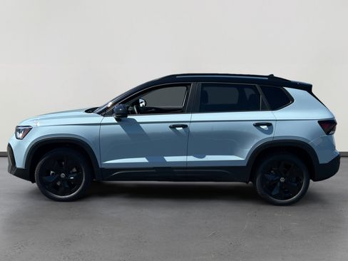 New 2026 Volkswagen Taos SE FWD image 2