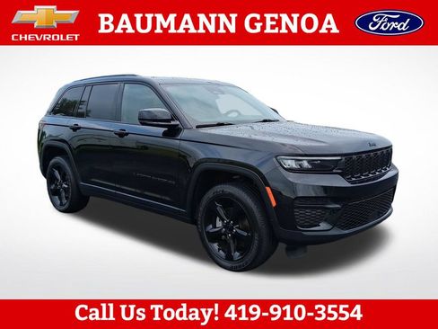 Used 2023 Jeep Grand Cherokee Altitude AWD/4WD image 8