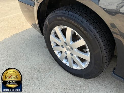 Used 2015 Chrysler Town & Country Touring FWD image 21