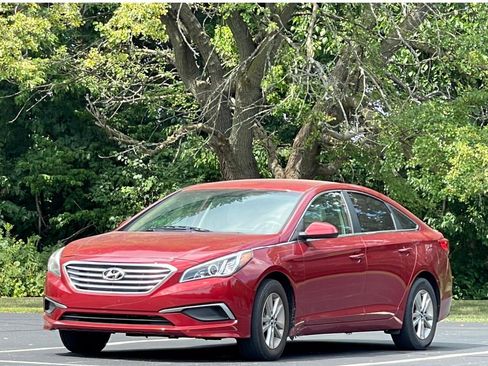 Used 2016 Hyundai Sonata SE FWD image 1