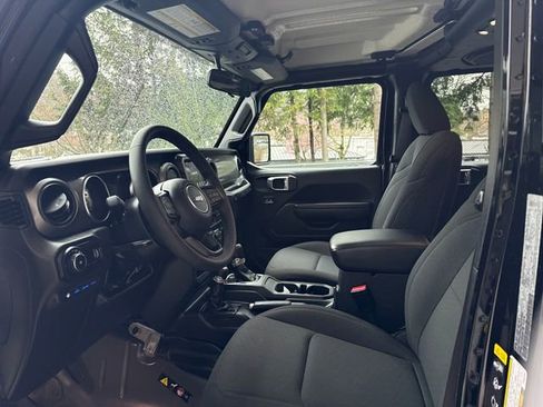 Used 2023 Jeep Wrangler Unlimited image 18