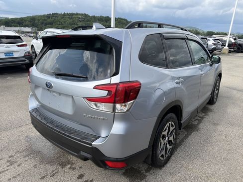 Used 2022 Subaru Forester Premium w/ Popular Package #1 AWD/4WD image 3