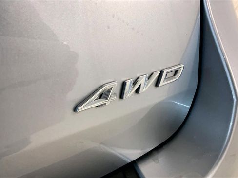 Used 2021 Ford Explorer XLT w/ Equipment Group 202A image 9