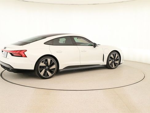Used 2024 Audi e-tron GT Prestige image 7