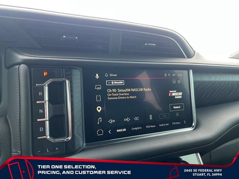 Used 2024 GMC Yukon XL Denali AWD/4WD image 32