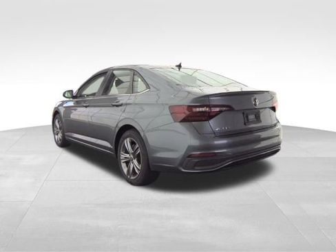 Used 2022 Volkswagen Jetta SE image 5