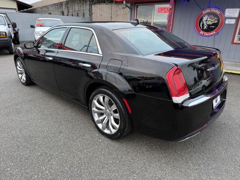 Used 2018 Chrysler 300 Limited image 20