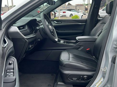 Used 2024 Jeep Grand Cherokee L Limited w/ Luxury Tech Group II image 11