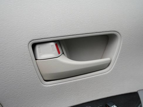 Used 2014 Toyota Sienna LE FWD image 37
